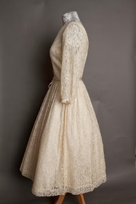 A guide to vintage lace wedding dresses, c Heavenly Vintage Brides, vintage wedding blog 2013