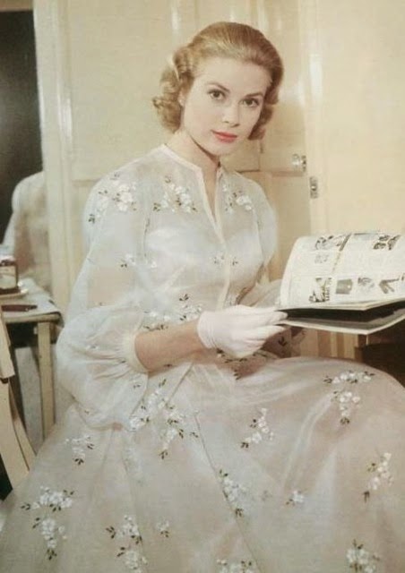 high-society-film-1956-grace-kelly-wedding-dress-vintage-50s-tea.jpeg